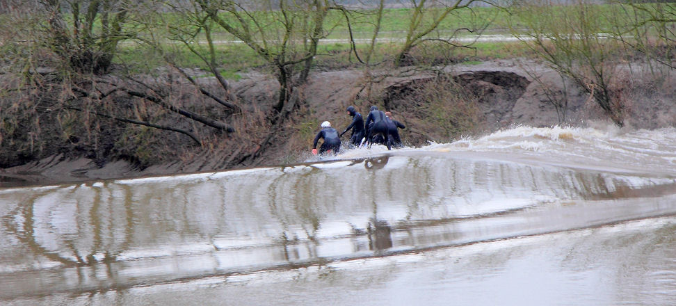 85mm 1/80sec f5.6  (ISO 400)