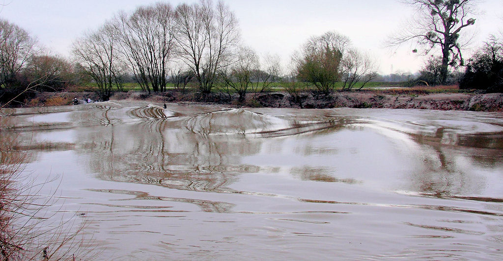 24mm 1/100sec f7.1  (ISO 400)