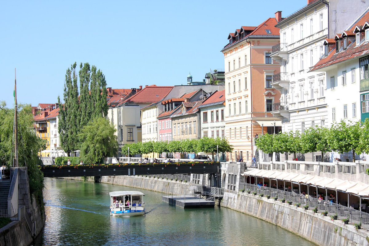 44mm 1/160sec f10 -1/3 stop (ISO 100)