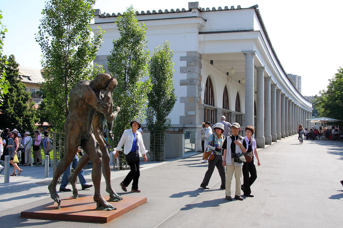 26mm 1/125sec f10 -2/3 stop (ISO 100)