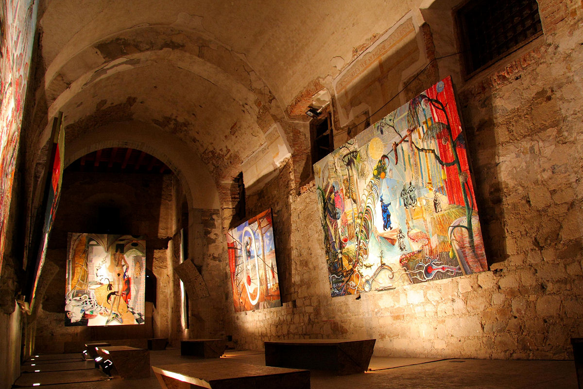 17mm 1/20sec f4 -2/3 stop (ISO 400)