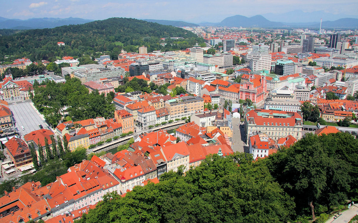 17mm 1/320sec f13 -2/3 stop (ISO 100)