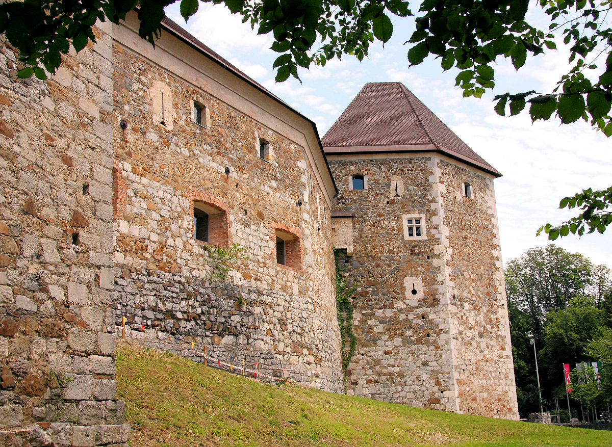 24mm 1/250sec f11 -2/3 stop (ISO 100)