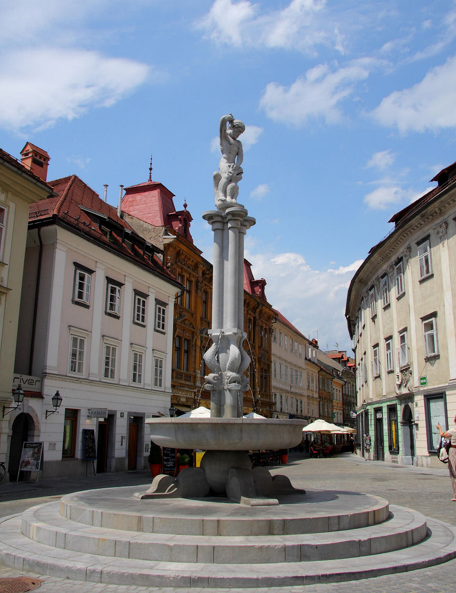 20mm 1/250sec f11 -2/3 stop (ISO 100)