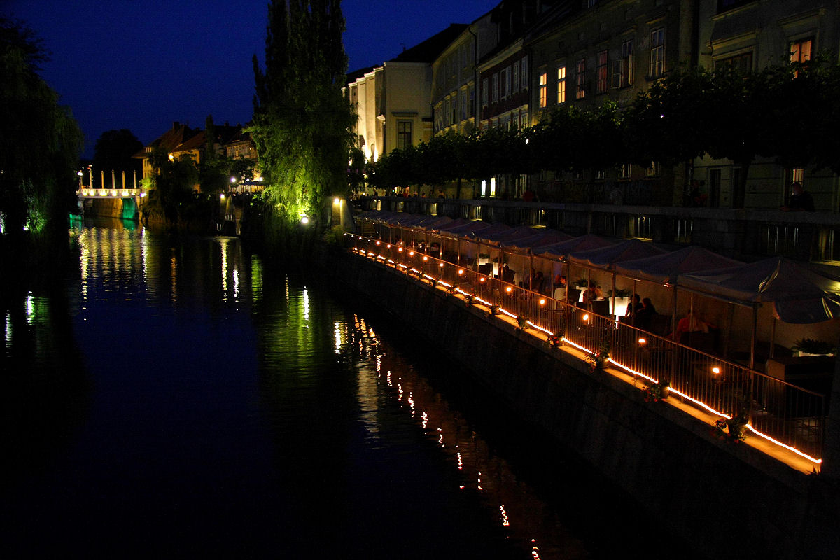 22mm 1/4sec f4 -1/3 stop (ISO 800)