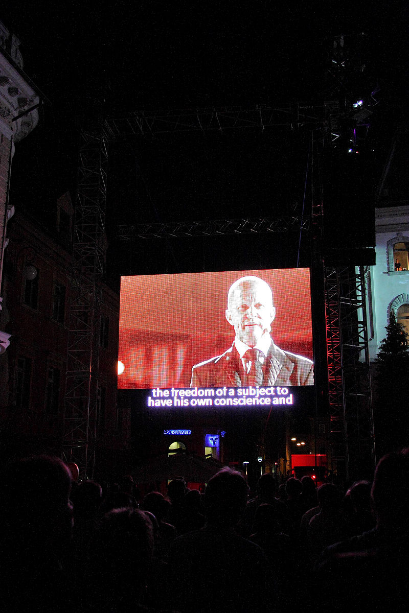 24mm 1/50sec f5 -1/3 stop (ISO 800)