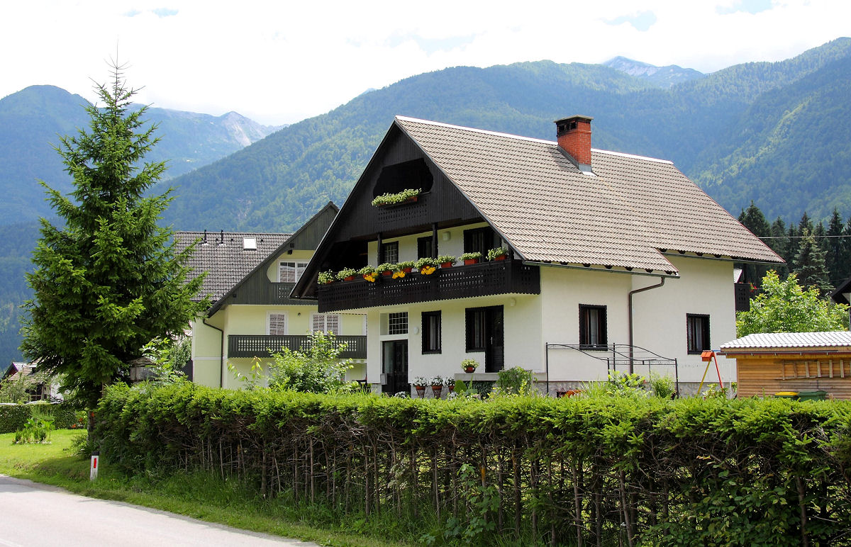 28mm 1/125sec f9 -1/3 stop (ISO 100)