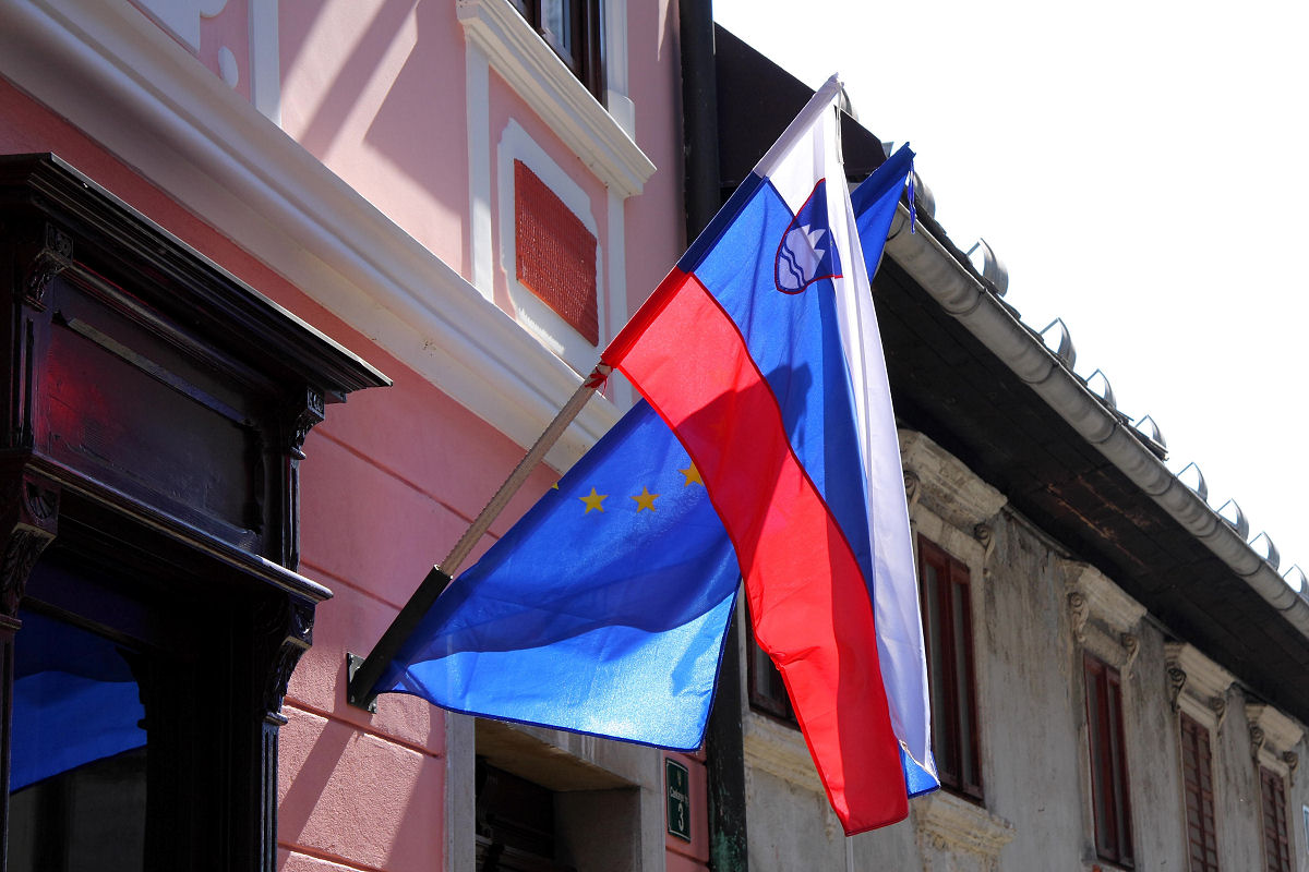 56mm 1/160sec f8 -1/3 stop (ISO 100)