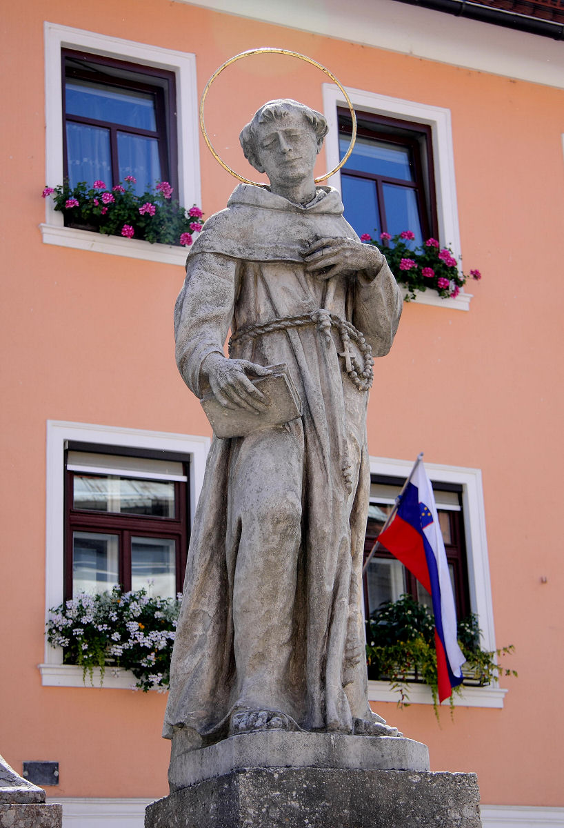 47mm 1/250sec f5.6  (ISO 100)