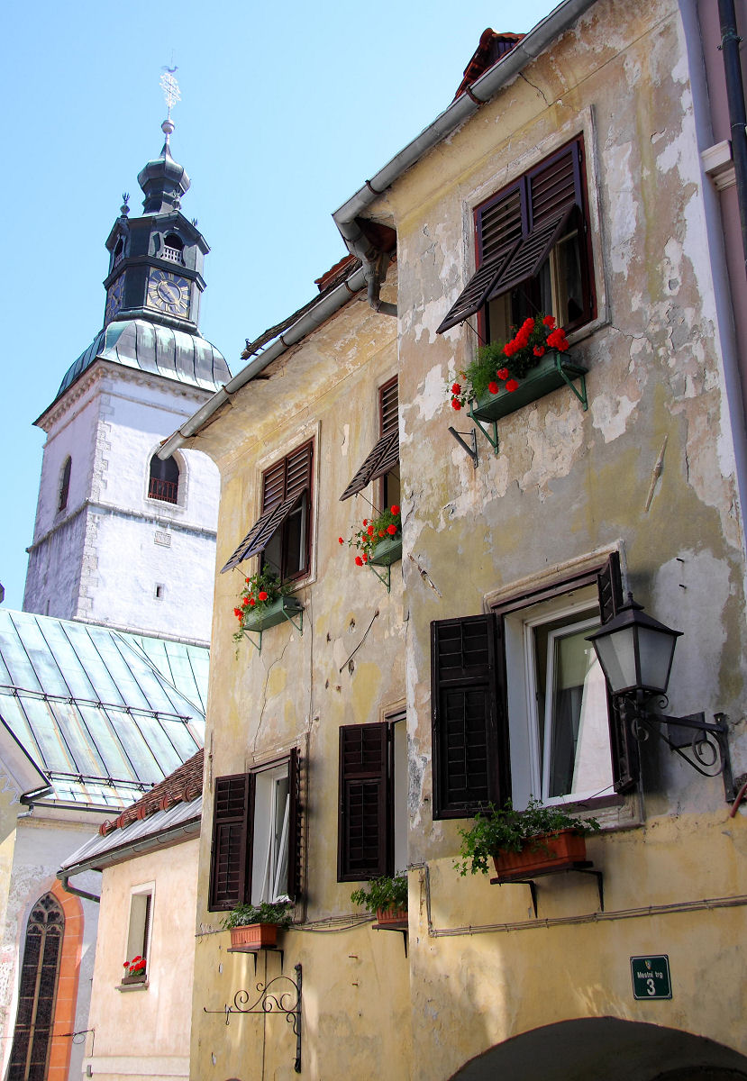 24mm 1/250sec f5.6  (ISO 100)