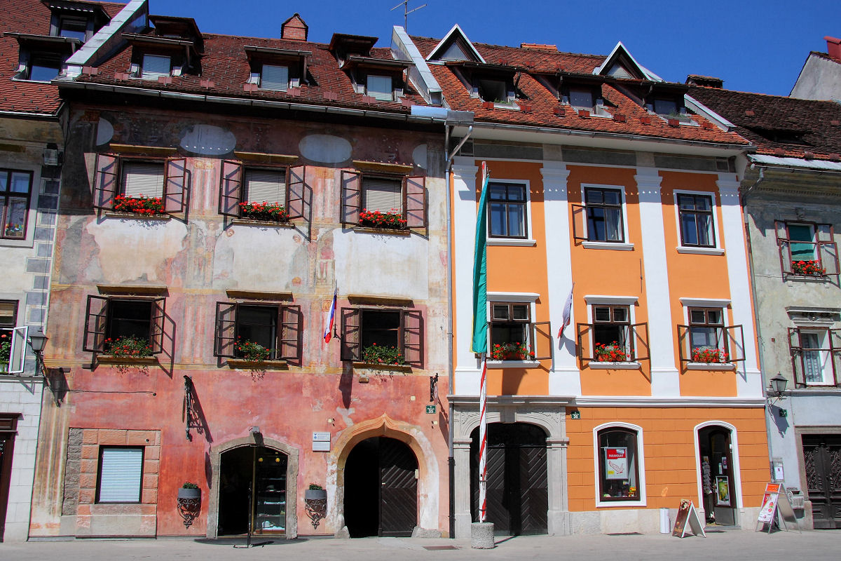 20mm 1/250sec f11  (ISO 100)